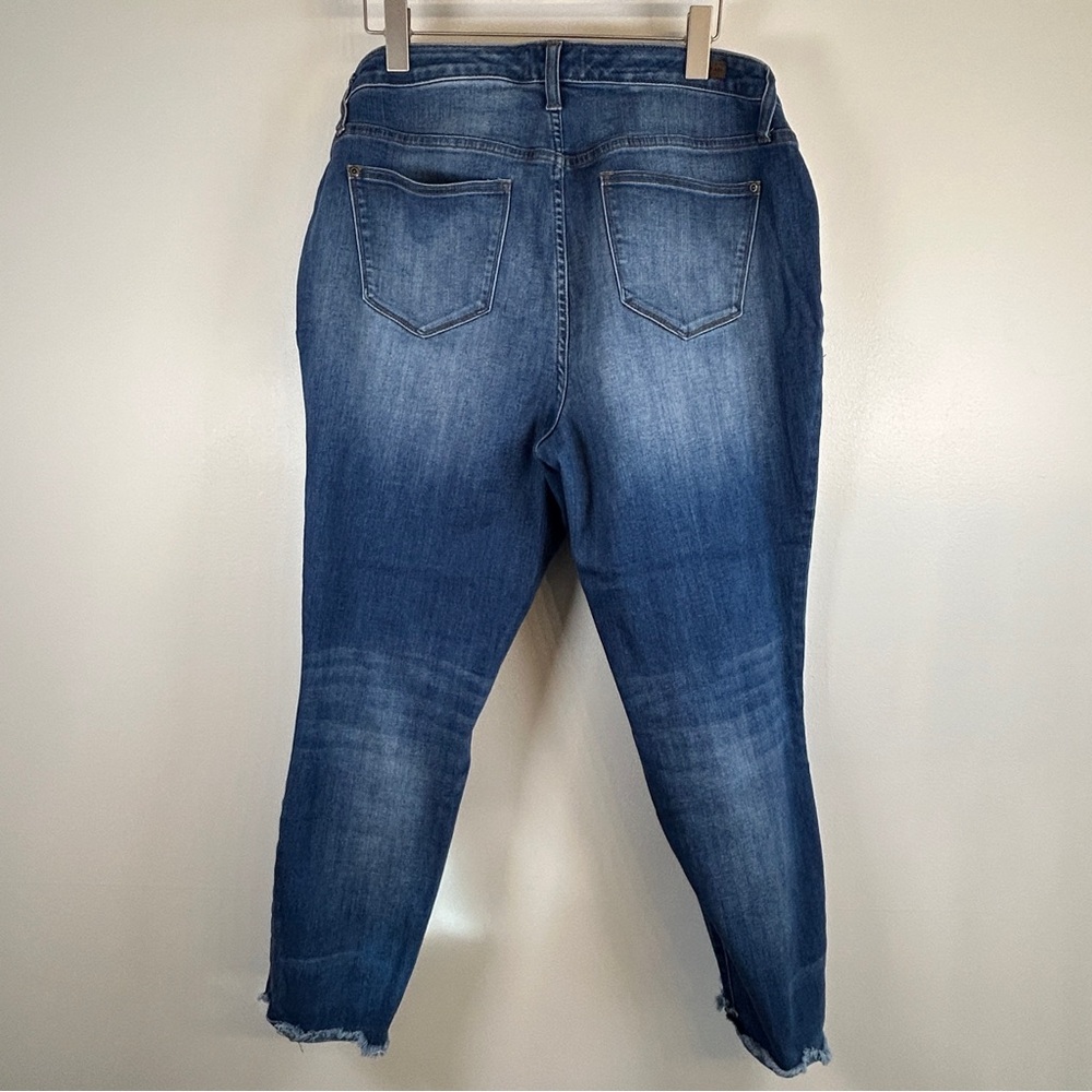 LILA RYAN Women’s 16W Dark Blue Distressed Ankle Jeans - Picture 5 of 11